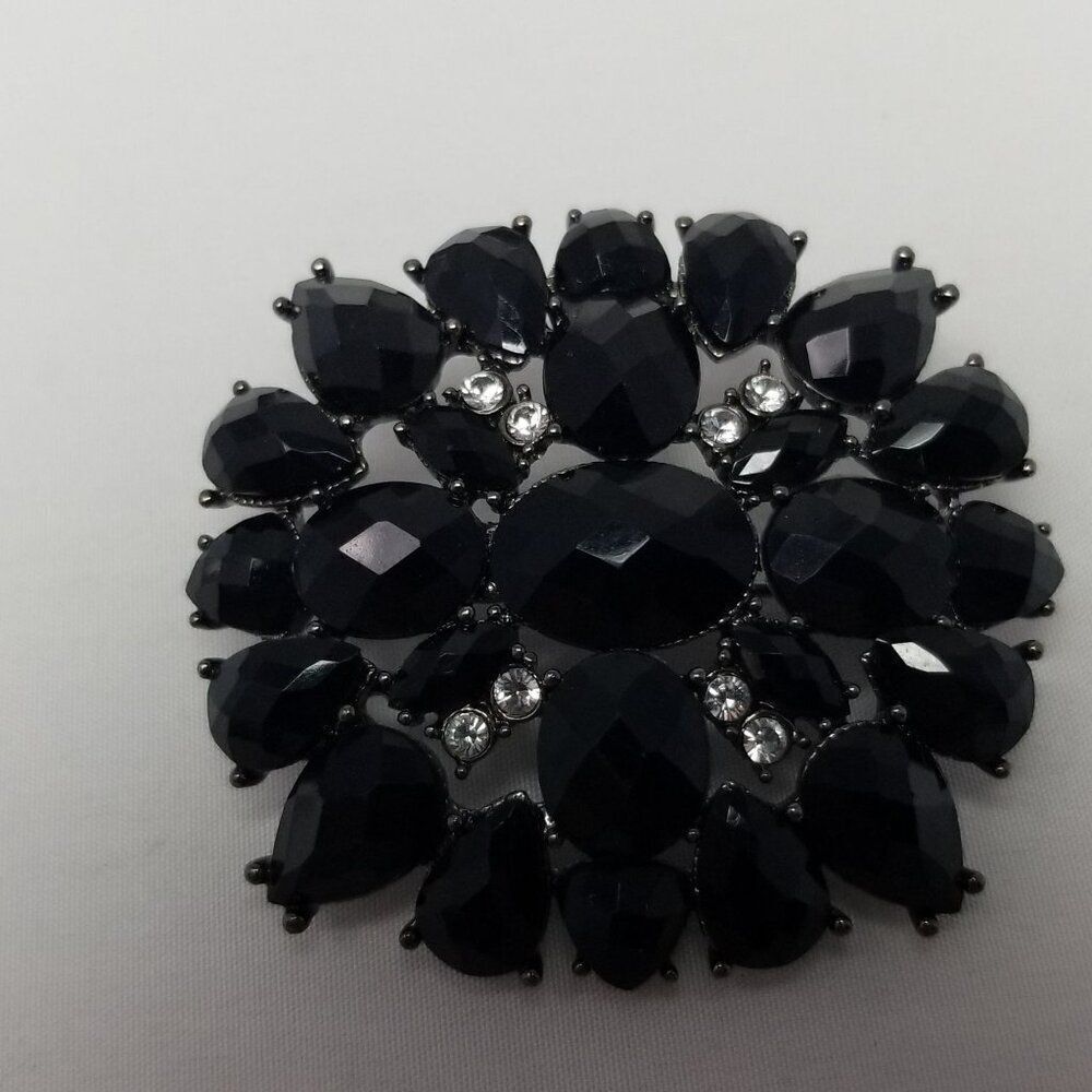 Vintage Liz Claiborne Black Rhinestone Cluster Brooch, Signed, Sparkle, Estate - Picture 6 of 7